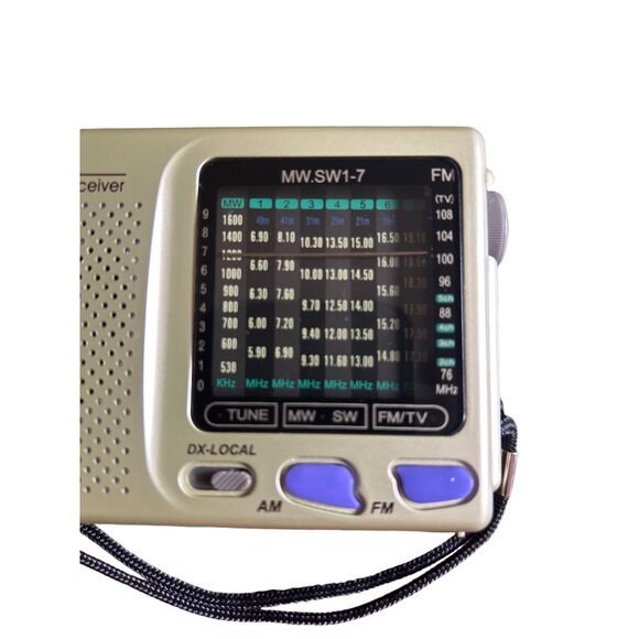 Bell & Howell MW.SW1-7 World Band Radio Receiver With Earphones & Strap - Picture 5 of 5